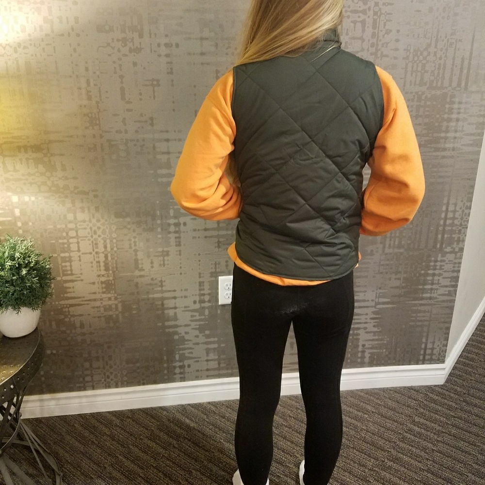 NWT Womens Quilted Puffer Vest - Picture 5 of 8